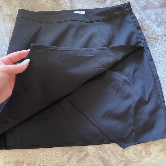 TOBI Mini Skirt - Picture 4 of 5
